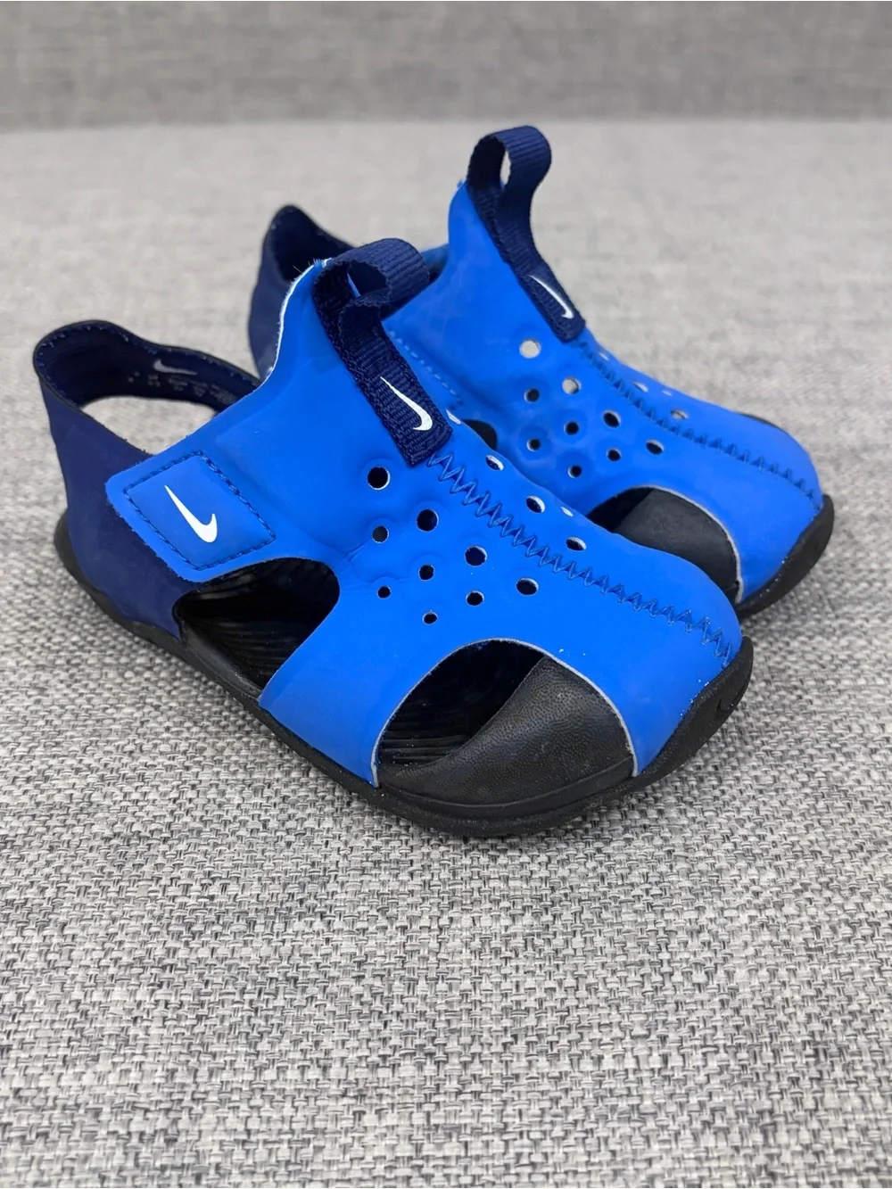Nike Kids Royal Blue & Black Water Shoes size 7